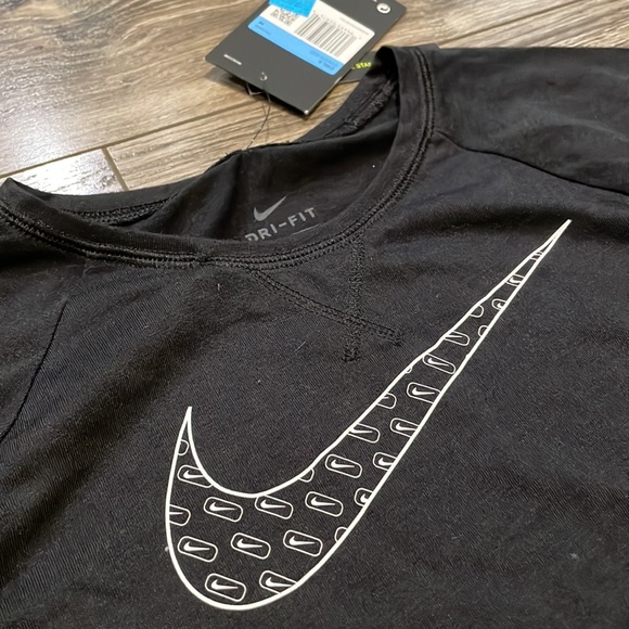 NWT Nike Tshirt - Picture 2 of 4